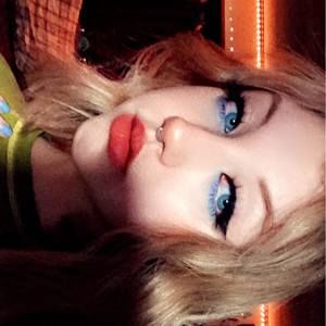 Meet your Posher, Avery